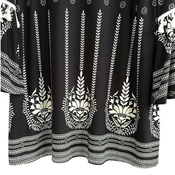 EUC Ali Miles Boho 3/4 Bell Sleeve Embellished Top Black White Petite Large - Picture 5 of 7